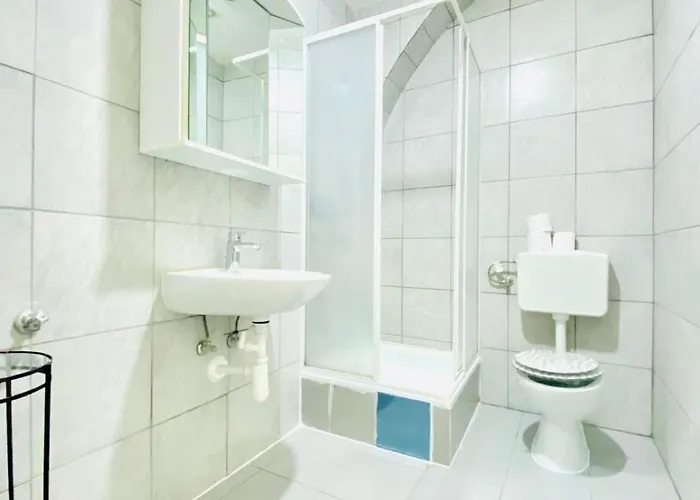 Affordable 3bedroom In Quiet Neighborhood * Bécs