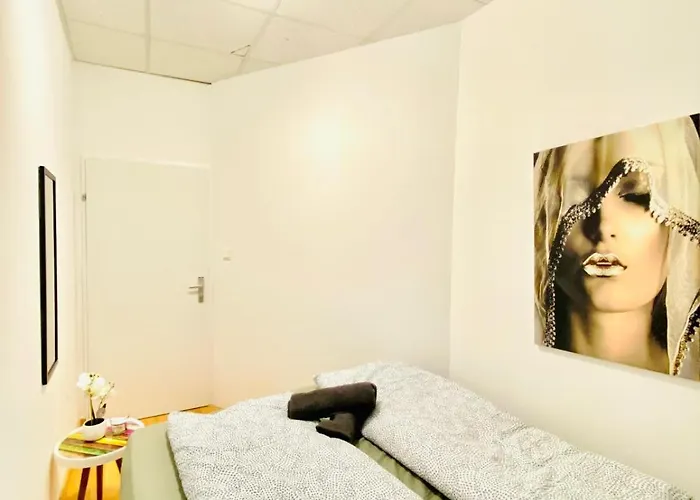 Affordable 3bedroom In Quiet Neighborhood *